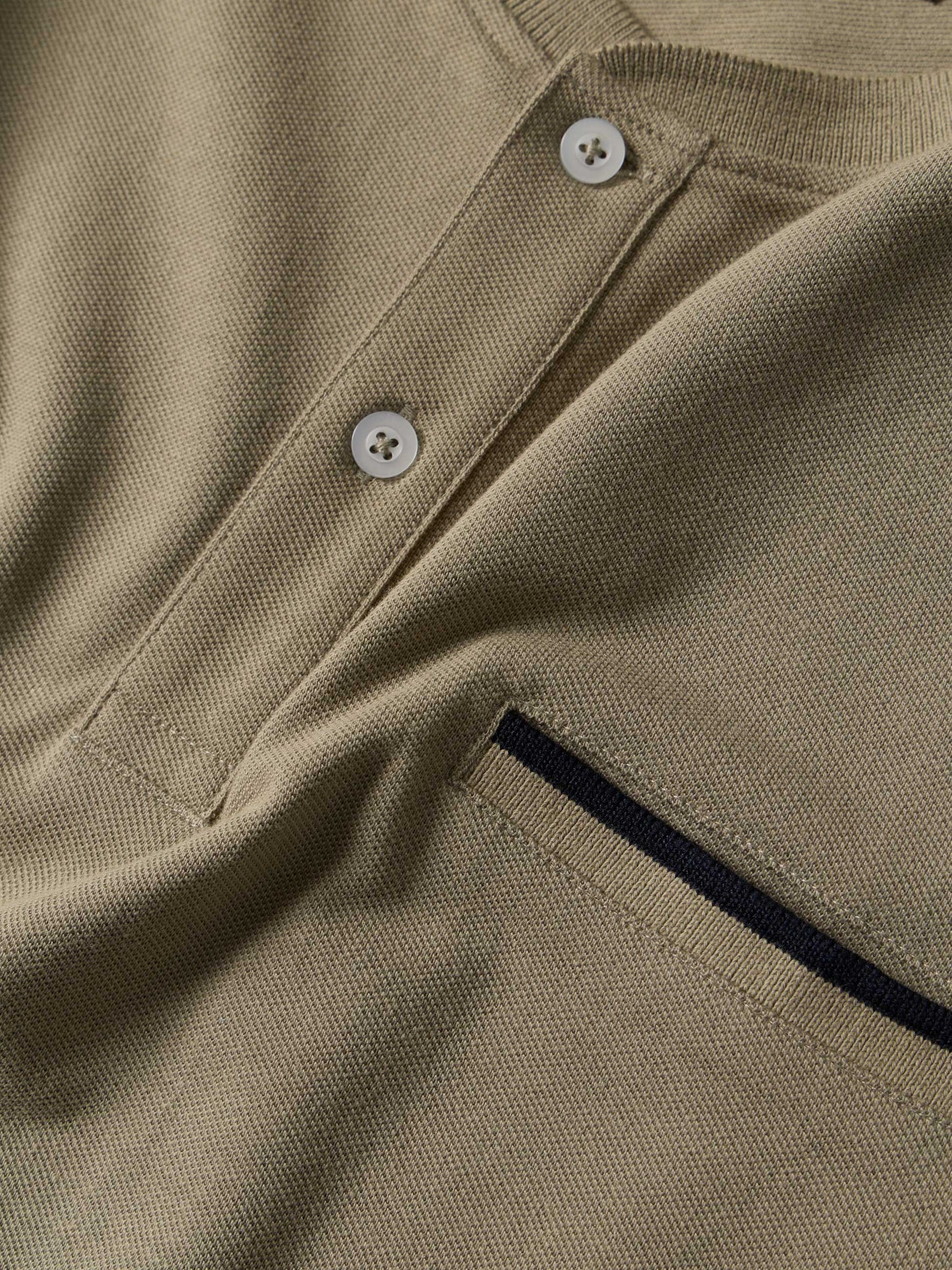 Polo Piquet com Gola Mao e Detalhe em Contraste | 100% Algodão — 4 Cores