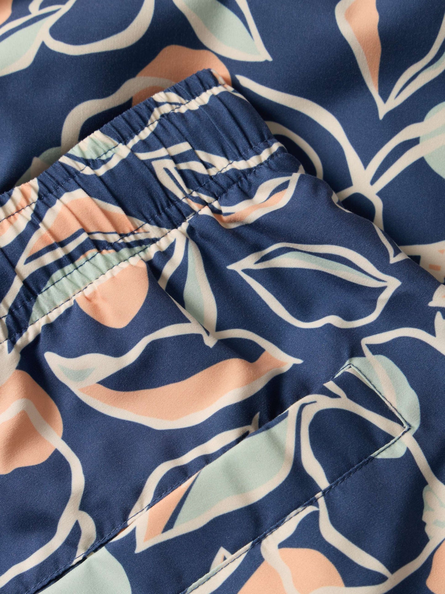 Calções de Banho Estampados com Cordão em Contraste | Cintura Elástica e Bolsos