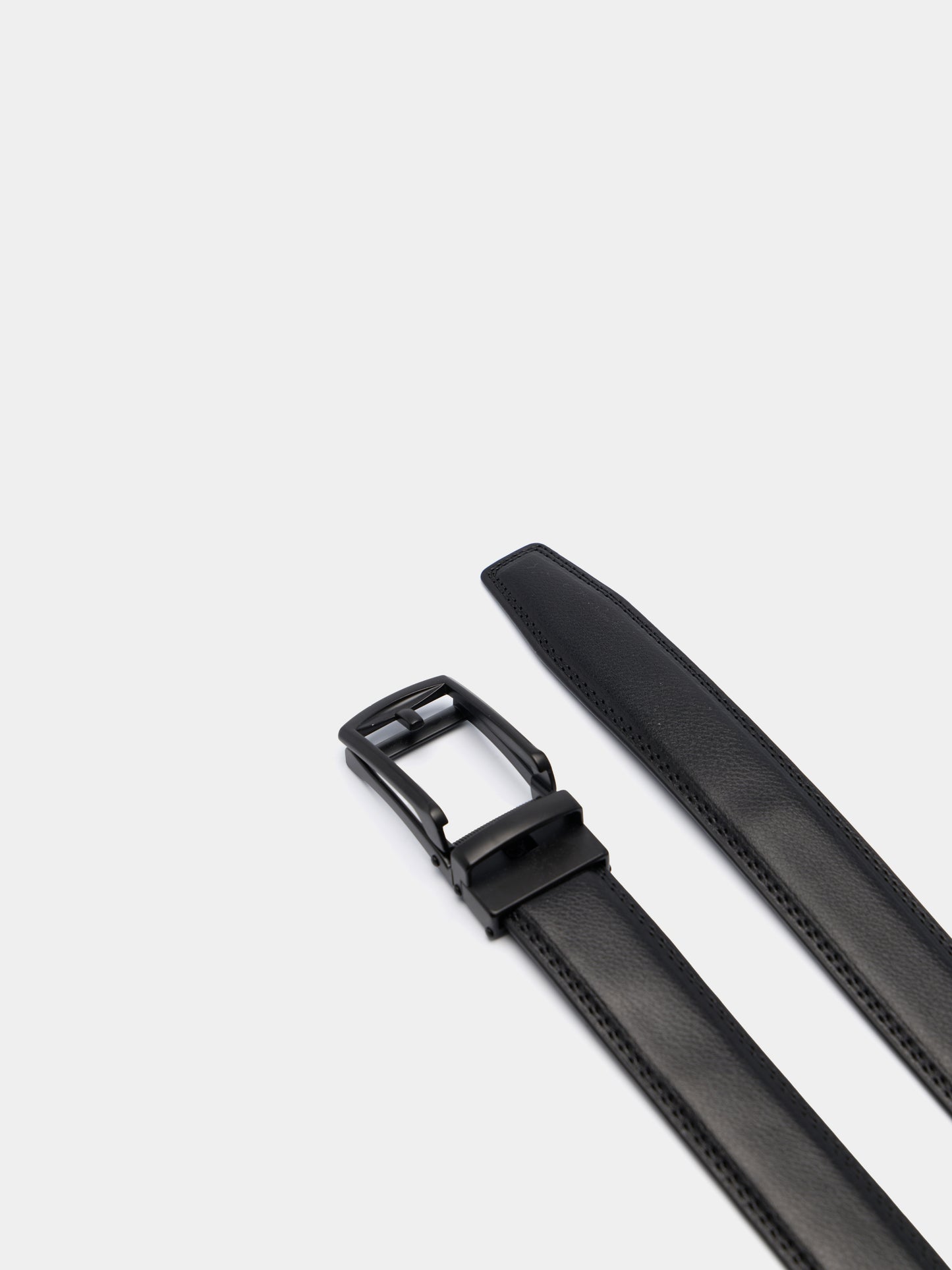 Cinto Básico com Fivela Metálica | Design Simples e Versátil