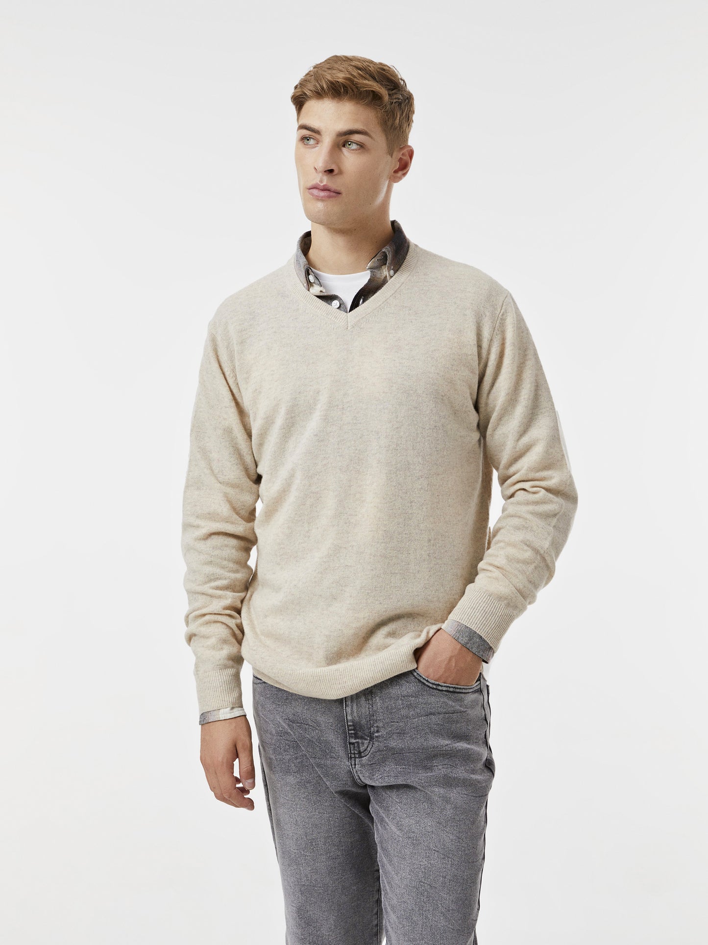 Pullover de Malha com Decote em V e Detalhes Canelados