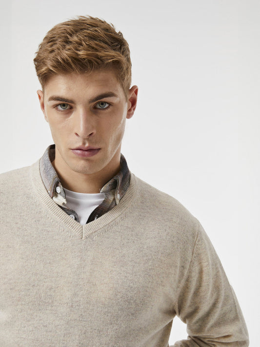 Pullover de Malha com Decote em V e Detalhes Canelados