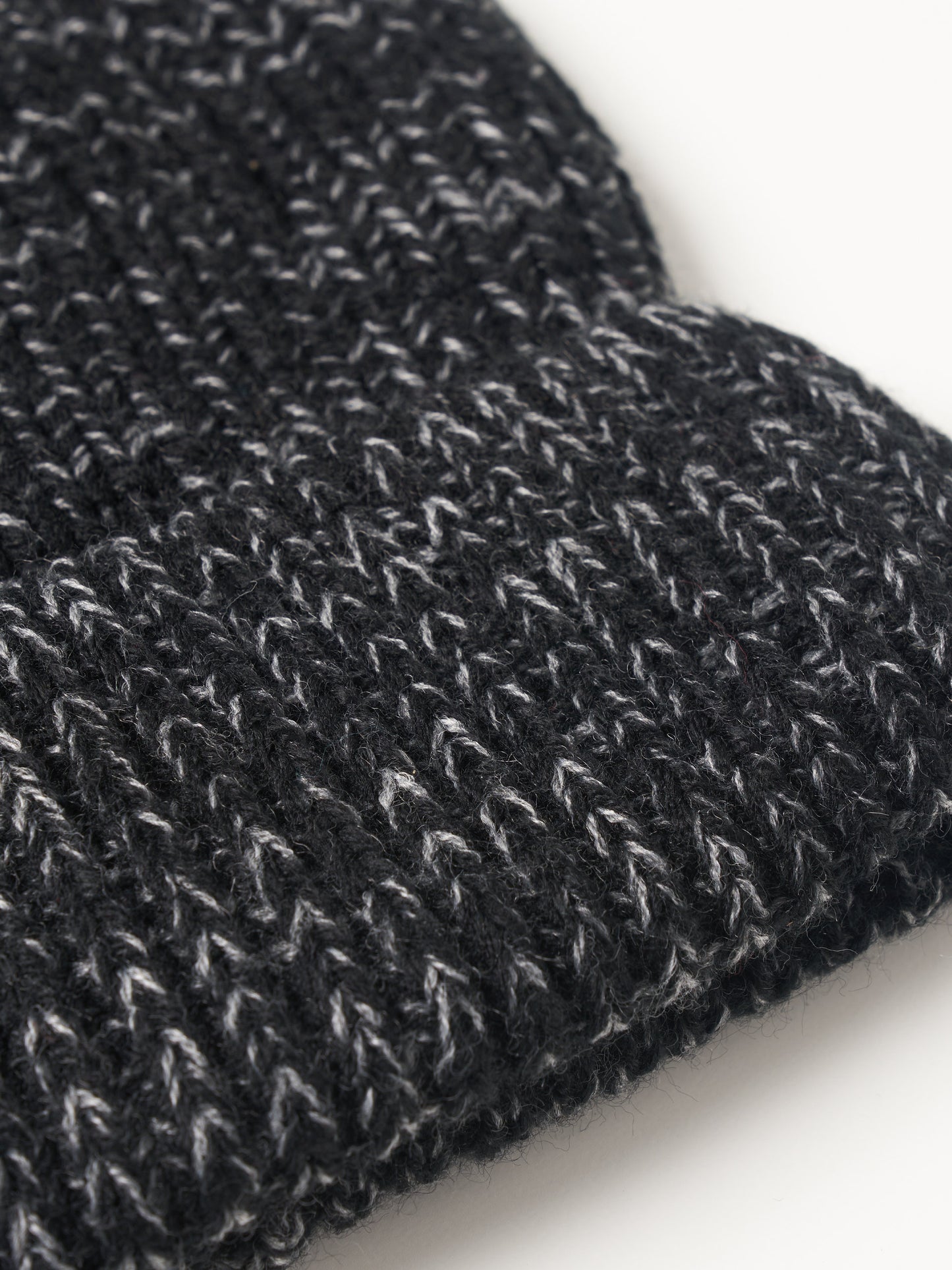 Gorro em Malha com Dobra na Base | Acessório de Inverno