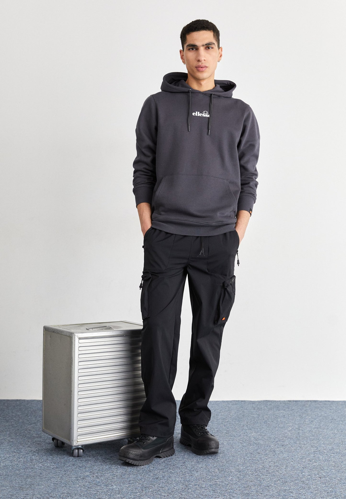 Ellesse | SQUADRON Calças Cargo Pretas | Poliamida Levemente Acolchoada