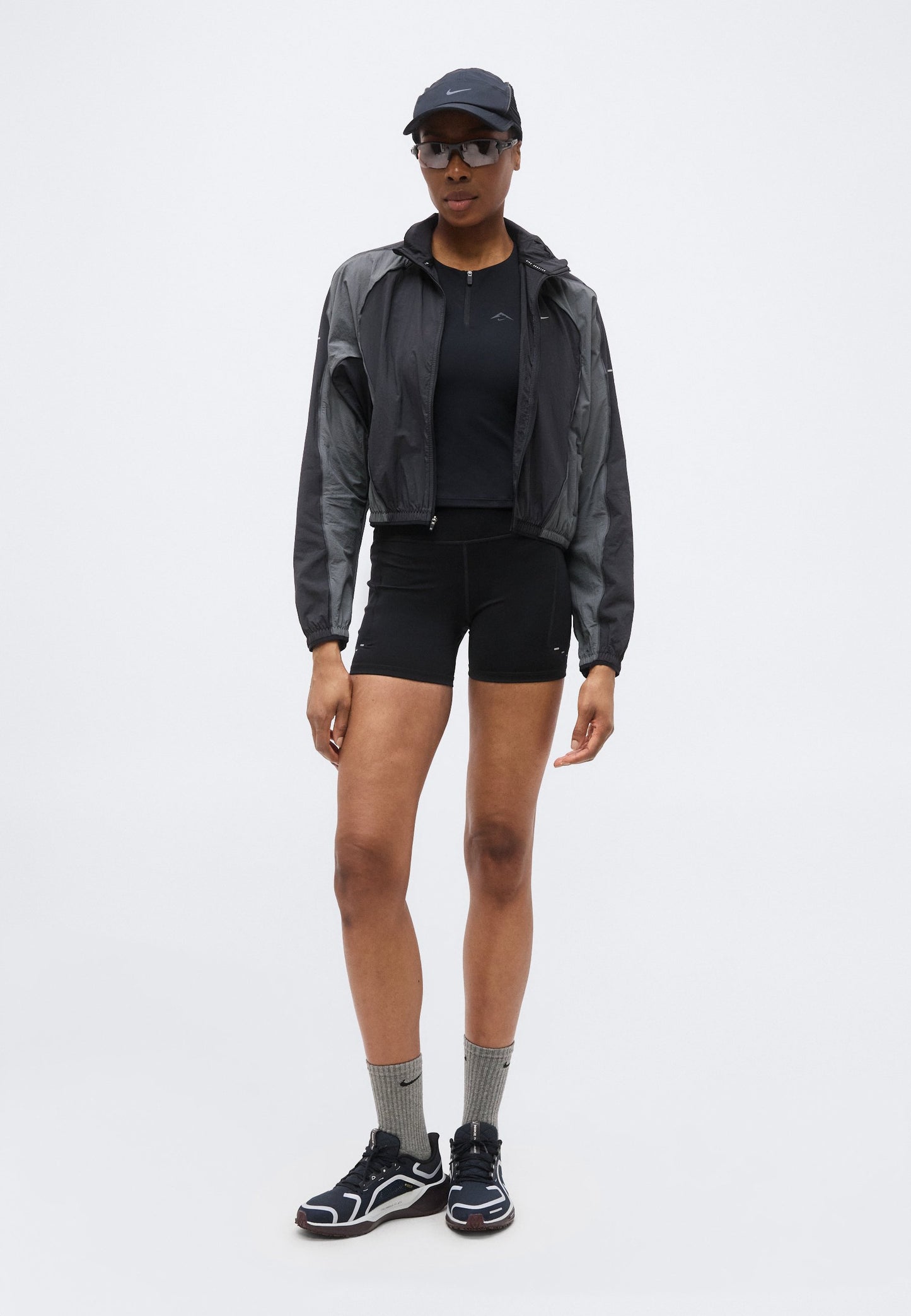 Nike Performance | SWIFT Corta-Vento Preto para Corrida