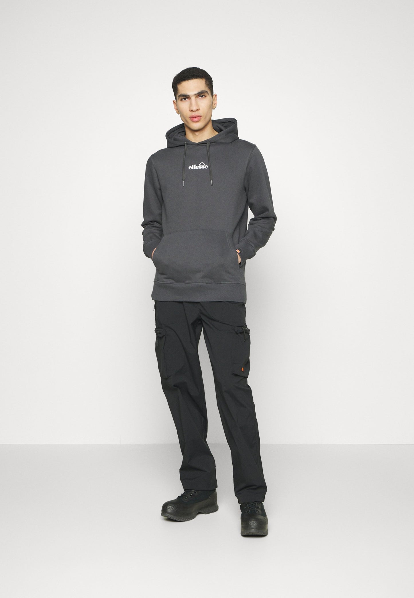 Ellesse | SQUADRON Calças Cargo Pretas | Poliamida Levemente Acolchoada