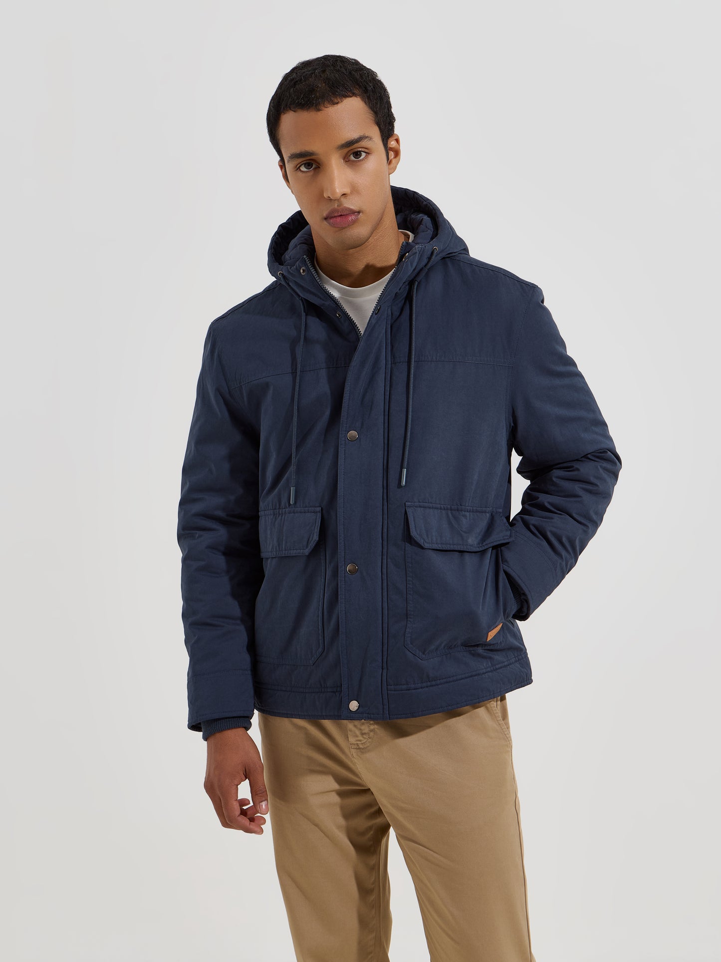 Parka com Carapuço Ajustável e Bolsos Frontais