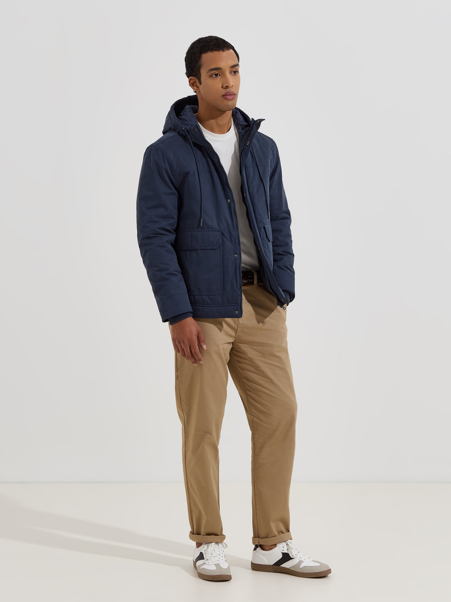 Parka com Carapuço Ajustável e Bolsos Frontais