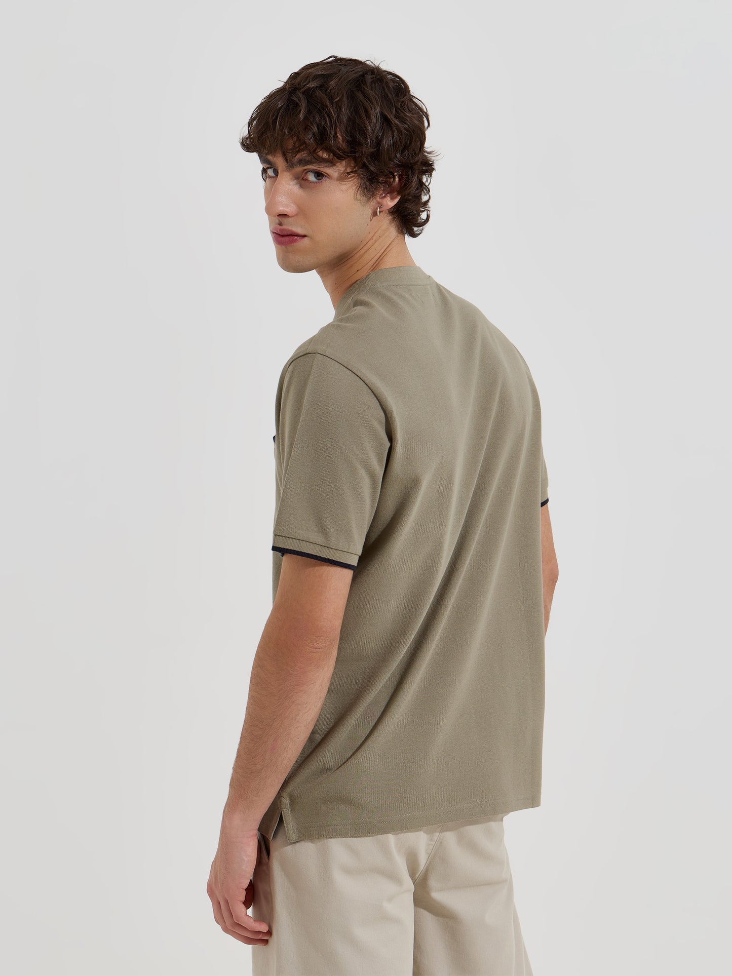 Polo Piquet com Gola Mao e Detalhe em Contraste | 100% Algodão — 4 Cores