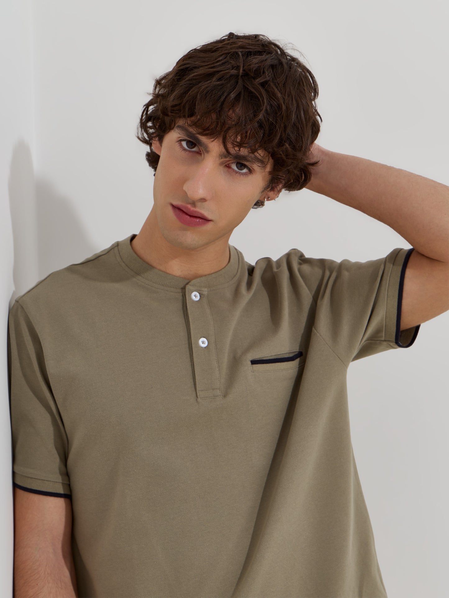 Polo Piquet com Gola Mao e Detalhe em Contraste | 100% Algodão — 4 Cores