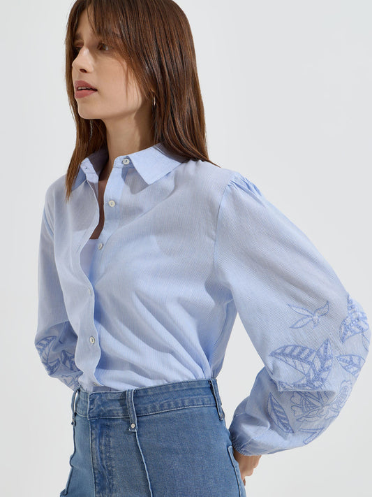Camisa com Bordado nas Mangas em Balão