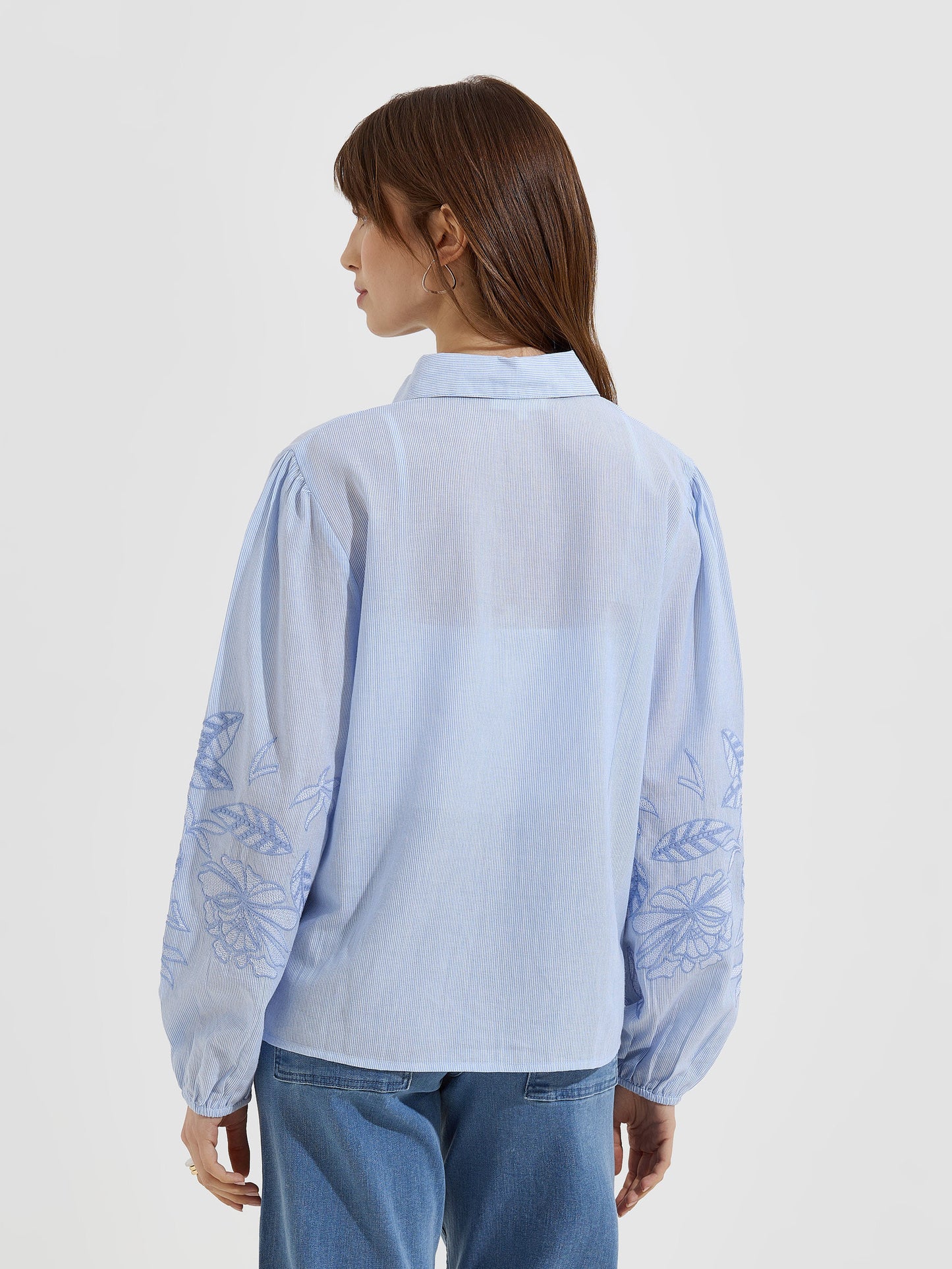 Camisa com Bordado nas Mangas em Balão