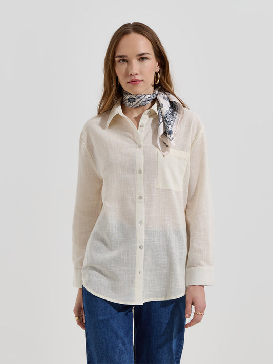 Camisa Leve com Bolso no Peito e Manga Comprida