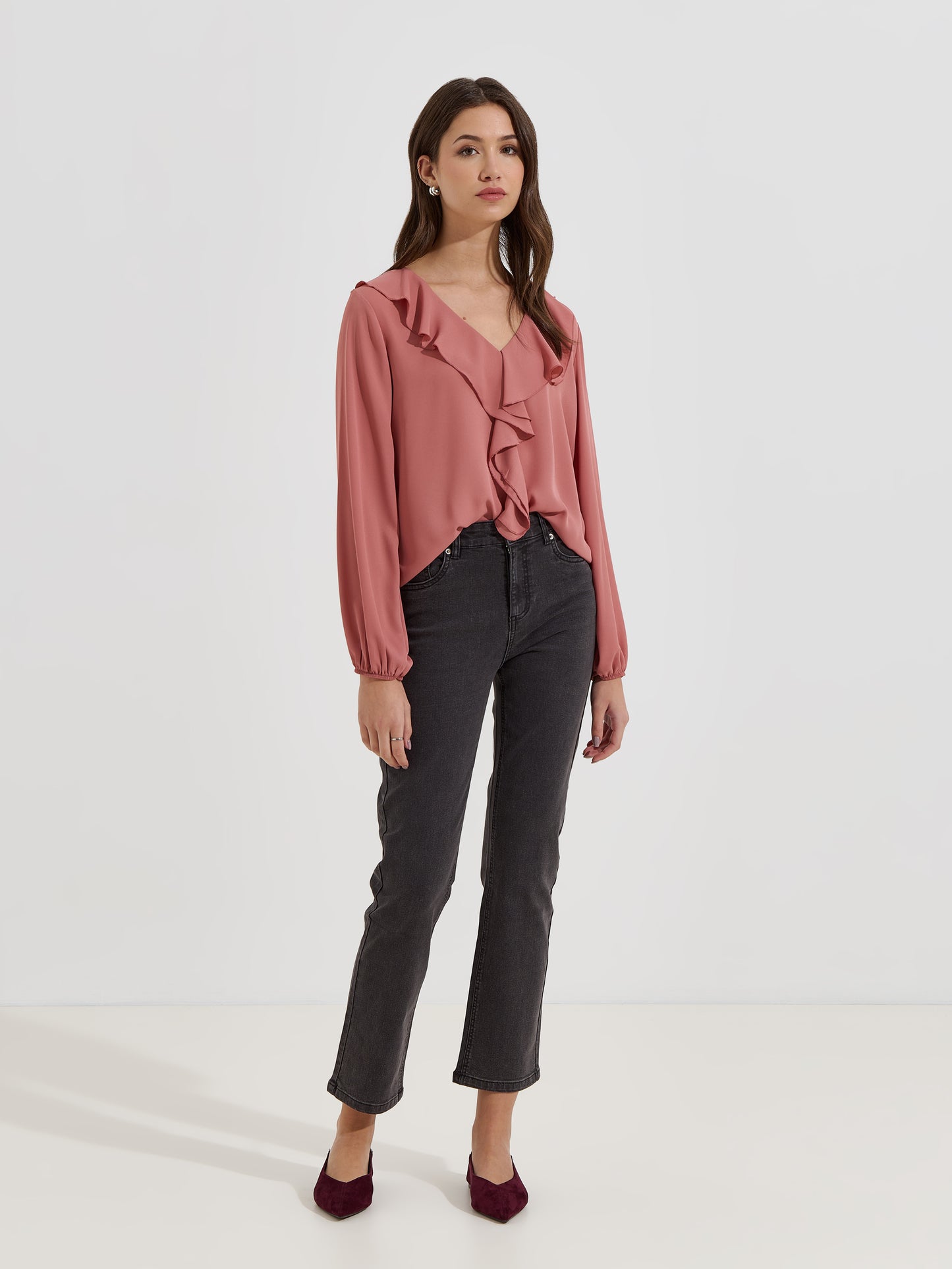 Blusa Fluída Decote em V com Folho e Manga Comprida