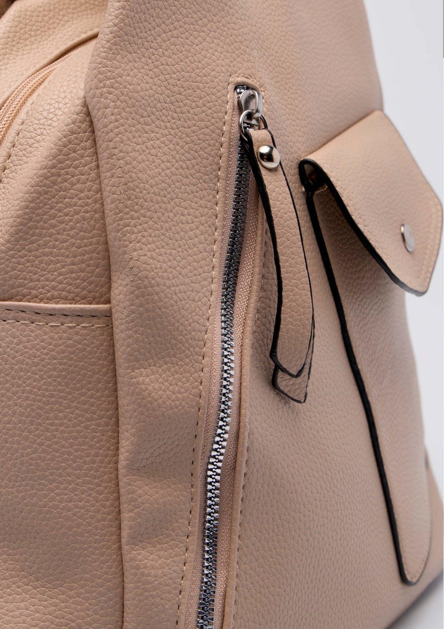 Mochila com Fecho Zip e Bolsos Exteriores