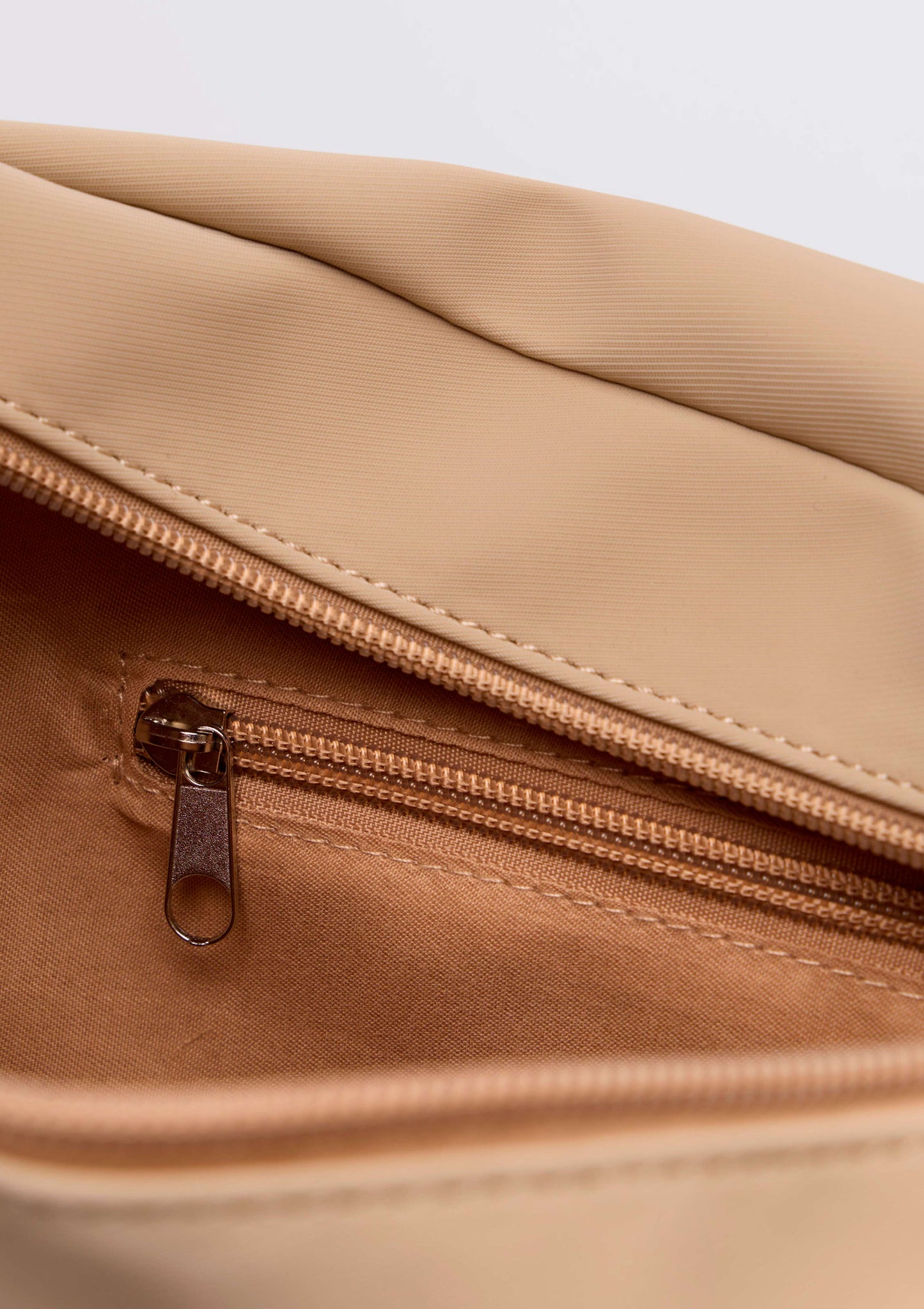Mala de Ombro com Zip e Bolsos Exteriores