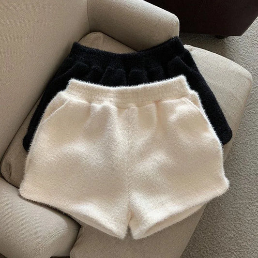 Shorts Perna Larga Pelo Sintético | Cintura Alta | Outono/Inverno | 2 Cores