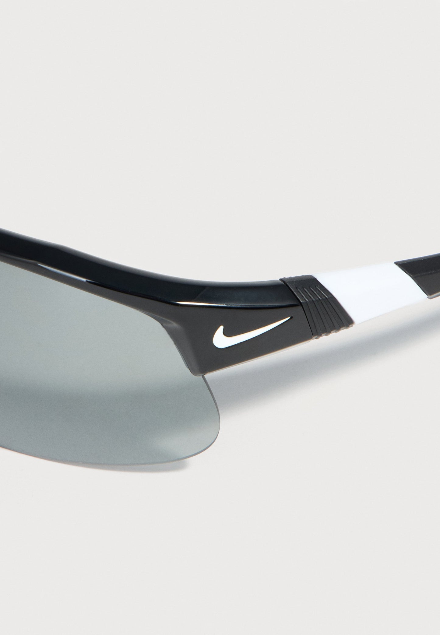 Nike Sportswear | SHOW UNISEX Óculos de Sol Preto/Prateado Flash | Ciclismo UPF