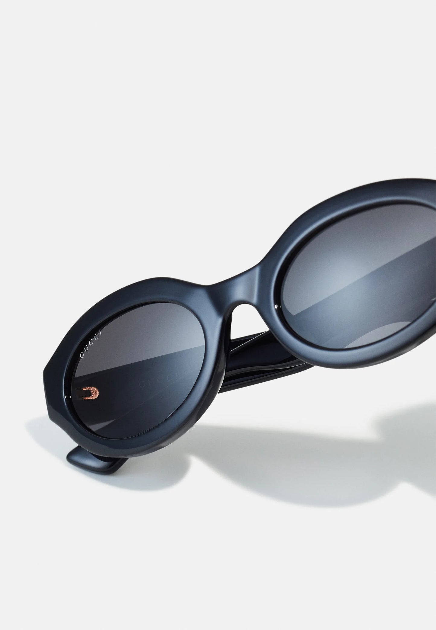 Gucci — Óculos de Sol Oval | Black/Grey | Proteção UV | Modelo 30014850-001